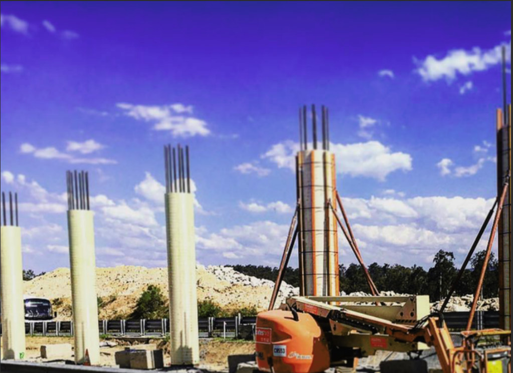Standard Magnitube column forms on a construction site